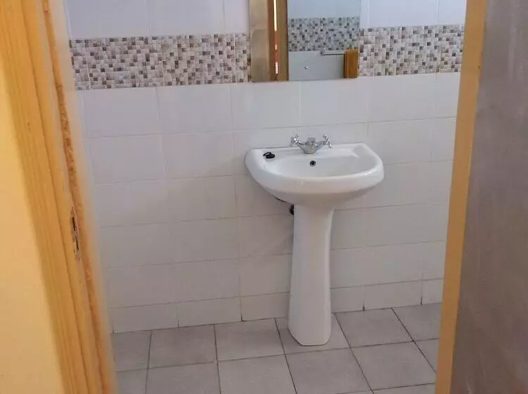 هتل Isiolo Transit