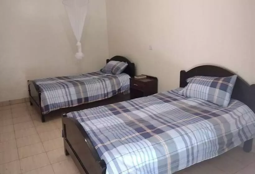 هتل Isiolo Transit