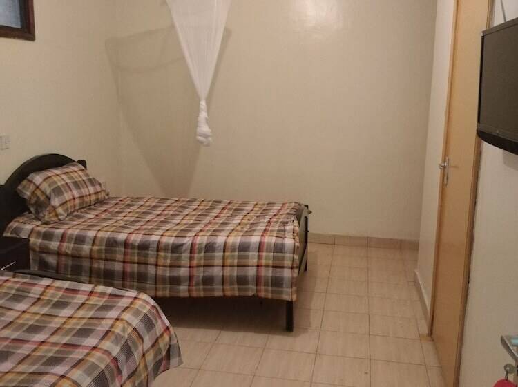 هتل Isiolo Transit