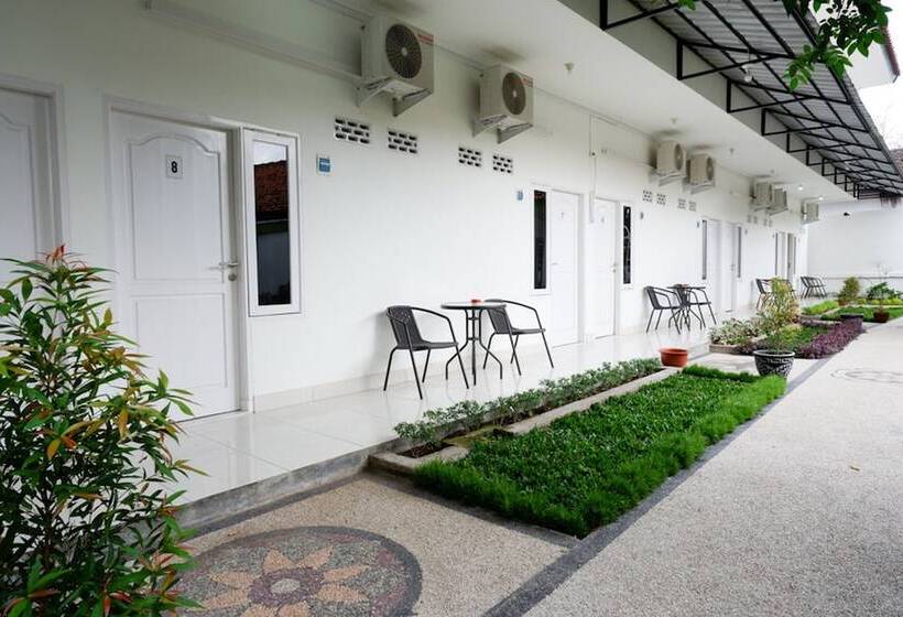 בית מלון כפרי Reddoorz Near Mataram University