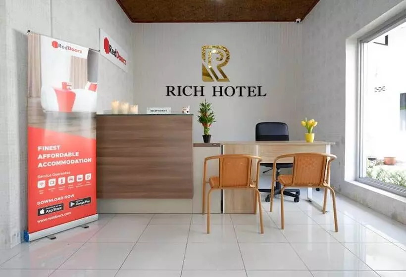 ホテル Reddoorz Near Mataram University