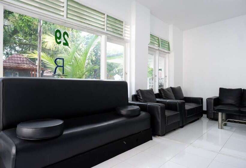 בית מלון כפרי Reddoorz Near Mataram University