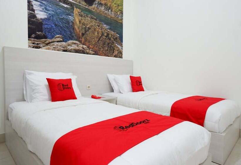 בית מלון כפרי Reddoorz Near Mataram University