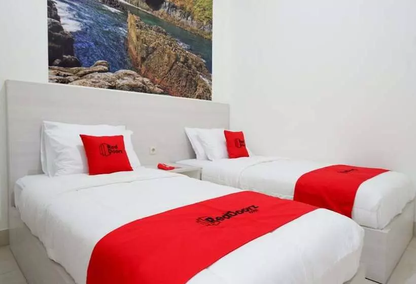 ホテル Reddoorz Near Mataram University