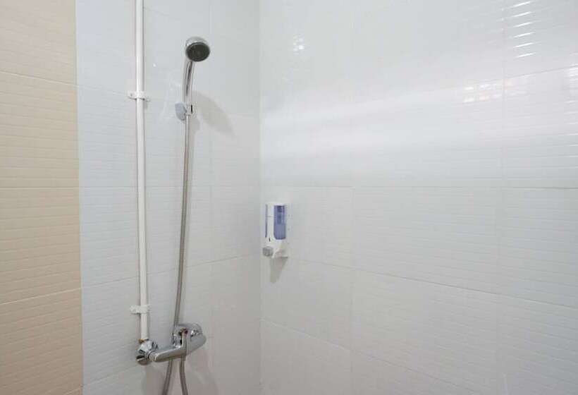 בית מלון כפרי Reddoorz Near Mataram University