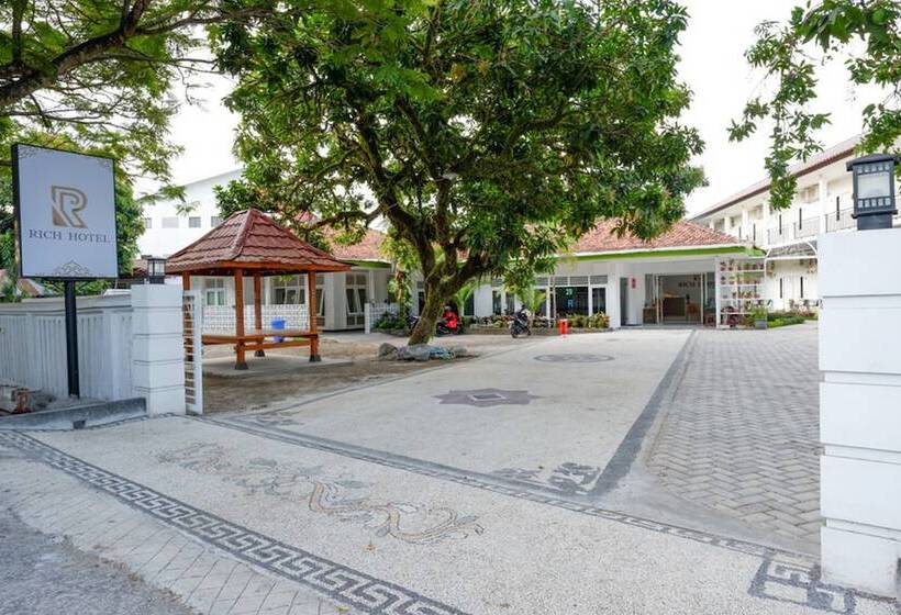 בית מלון כפרי Reddoorz Near Mataram University