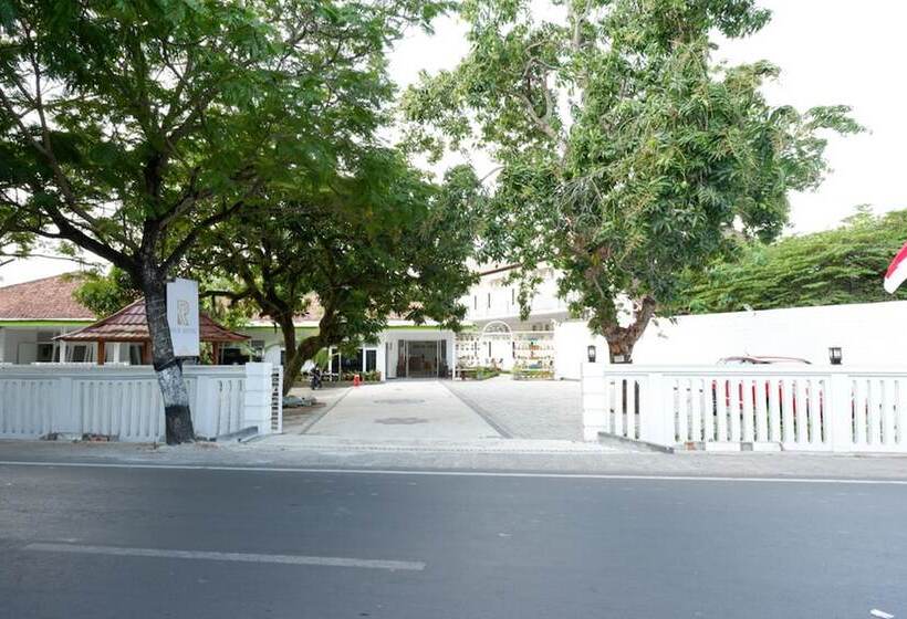 בית מלון כפרי Reddoorz Near Mataram University