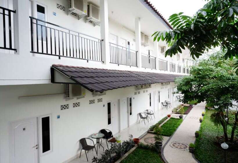 בית מלון כפרי Reddoorz Near Mataram University