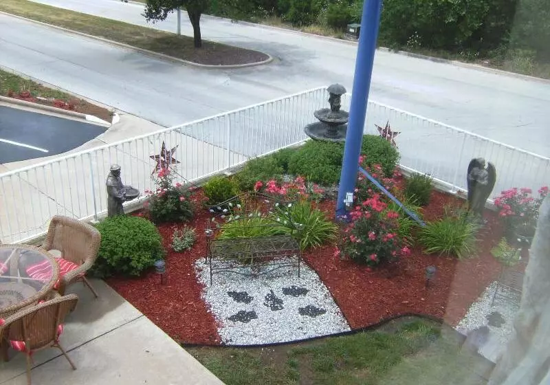 هتل All American Inn & Suites Branson