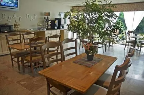 Отель The Avenue