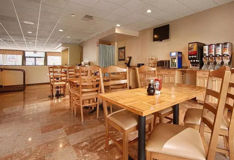 Отель The Avenue