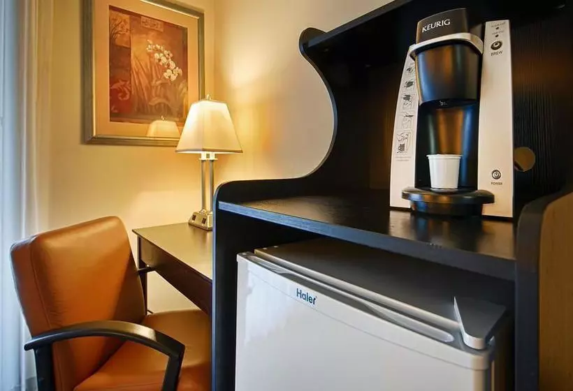 Отель The Avenue