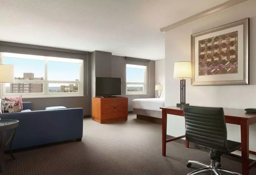 ホテル Embassy Suites Baltimore  Inner Harbor