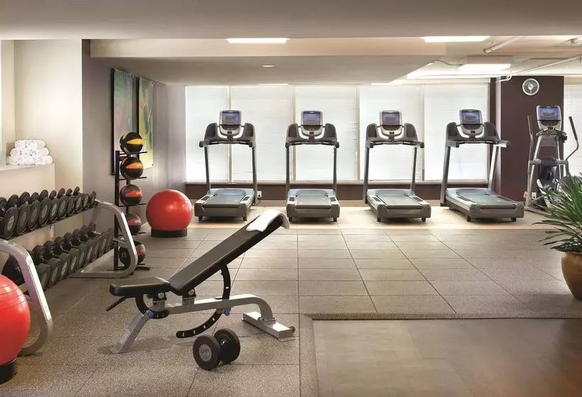 ホテル Embassy Suites Baltimore  Inner Harbor