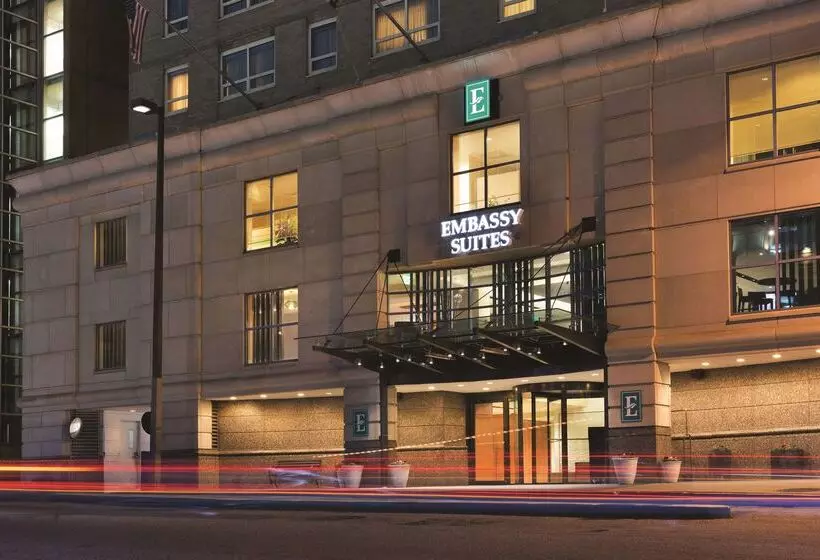 ホテル Embassy Suites Baltimore  Inner Harbor