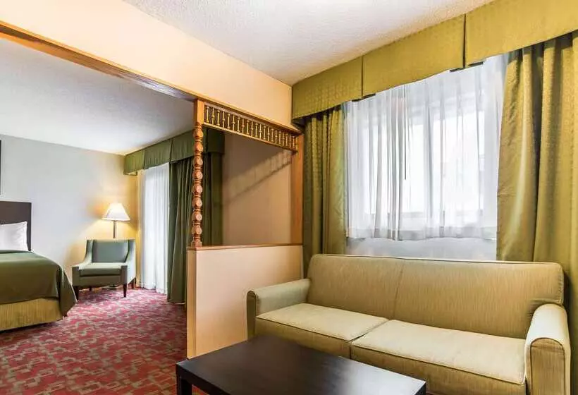 هتل Quality Inn Shelburne  Burlington