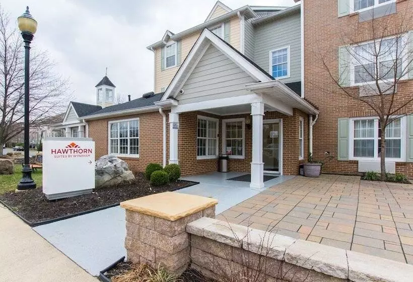 Отель Dulles Suites