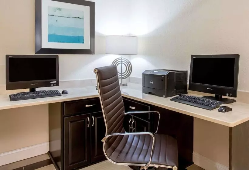 Отель Dulles Suites