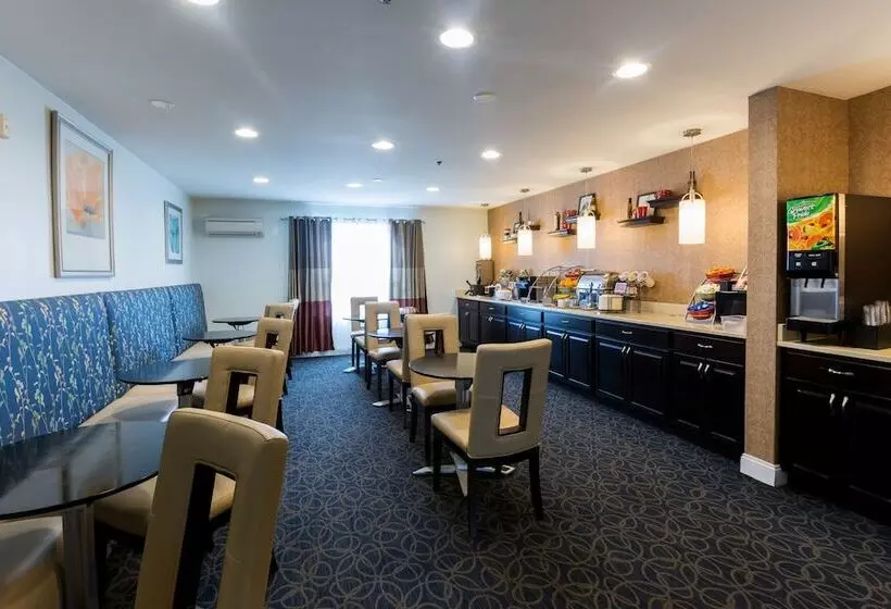 Отель Dulles Suites