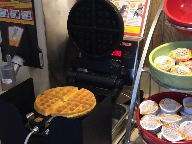 Отель Dulles Suites