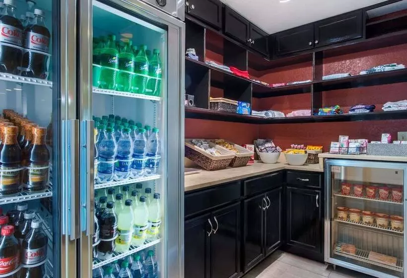 Отель Dulles Suites