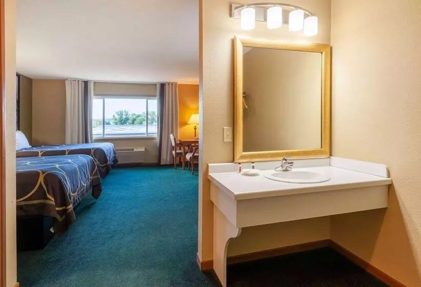 فندق Super 8 By Wyndham Berlin Wi