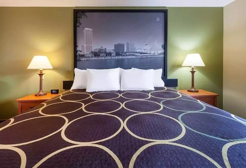 فندق Super 8 By Wyndham Berlin Wi