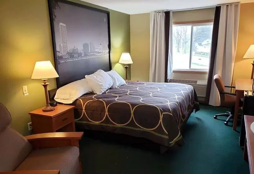 فندق Super 8 By Wyndham Berlin Wi