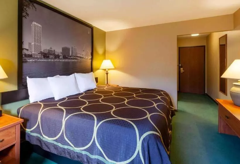 فندق Super 8 By Wyndham Berlin Wi