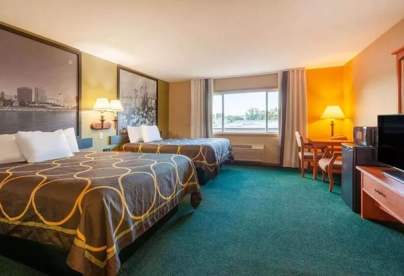 فندق Super 8 By Wyndham Berlin Wi