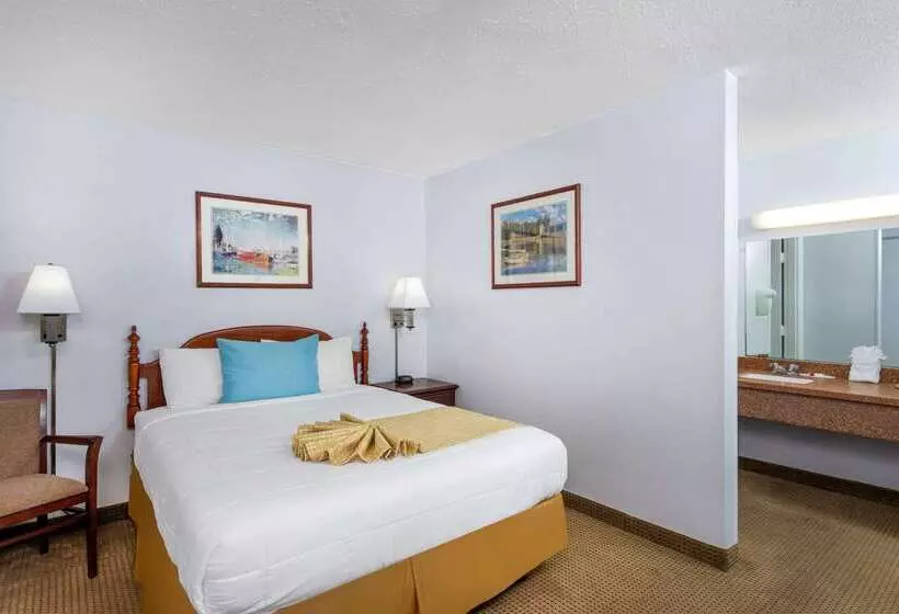 酒店 Travelodge By Wyndham Cape Cod Area