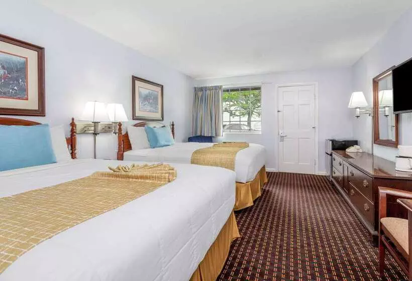 酒店 Travelodge By Wyndham Cape Cod Area