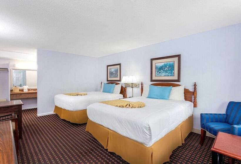 فندق Travelodge By Wyndham Cape Cod Area