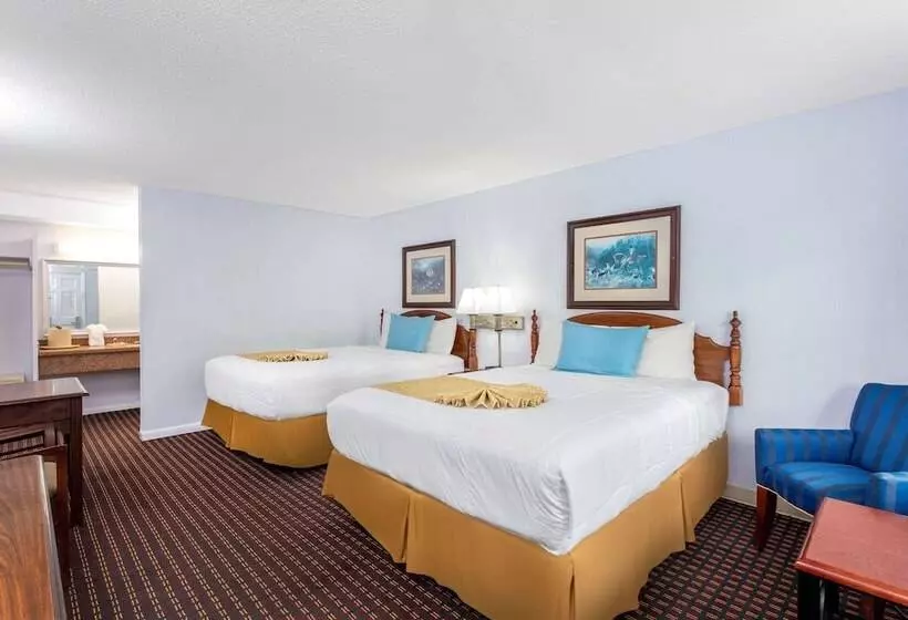 酒店 Travelodge By Wyndham Cape Cod Area