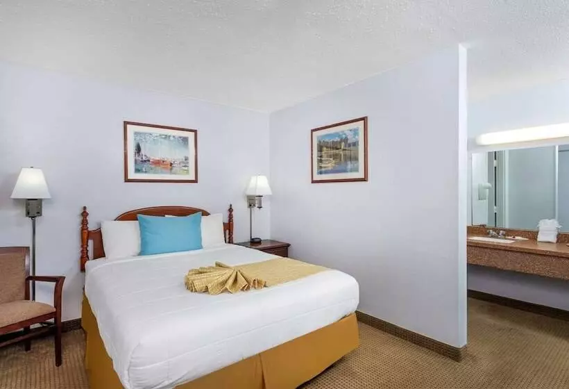 酒店 Travelodge By Wyndham Cape Cod Area