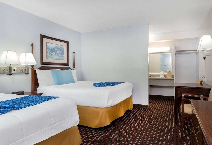 فندق Travelodge By Wyndham Cape Cod Area