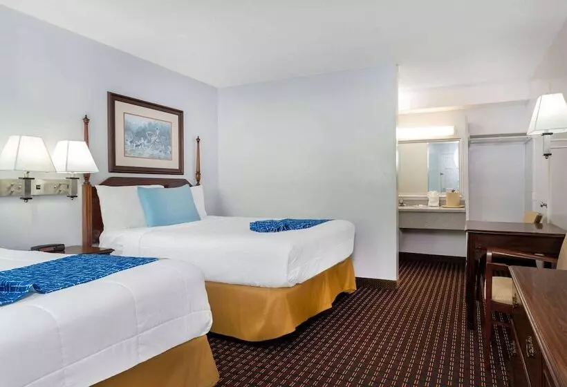 酒店 Travelodge By Wyndham Cape Cod Area