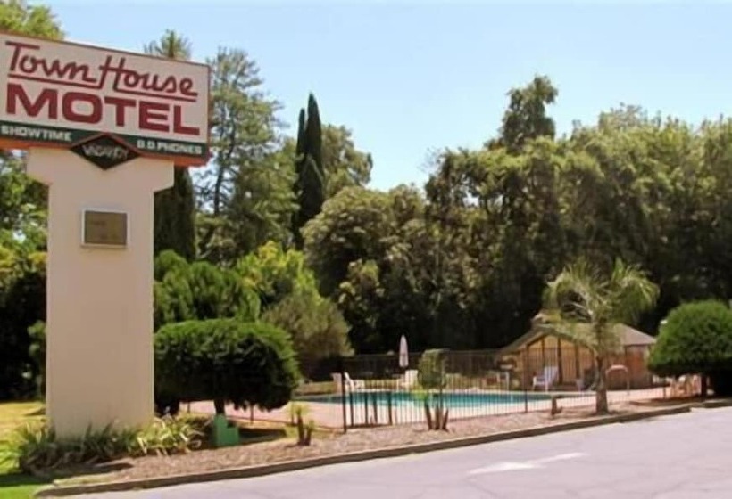 Town House Motel