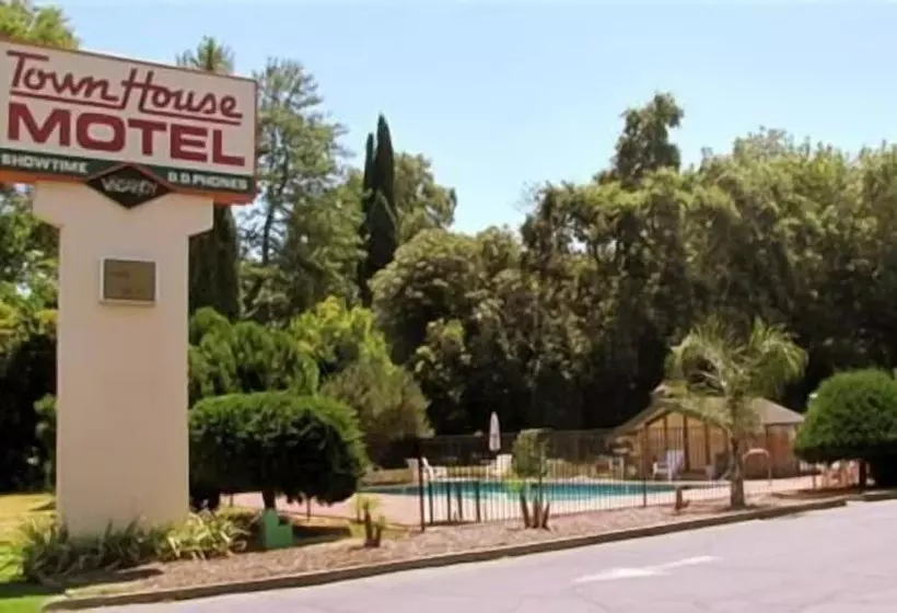 Town House Motel