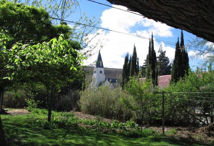 ユースホステル The Owlhouse Backpackers