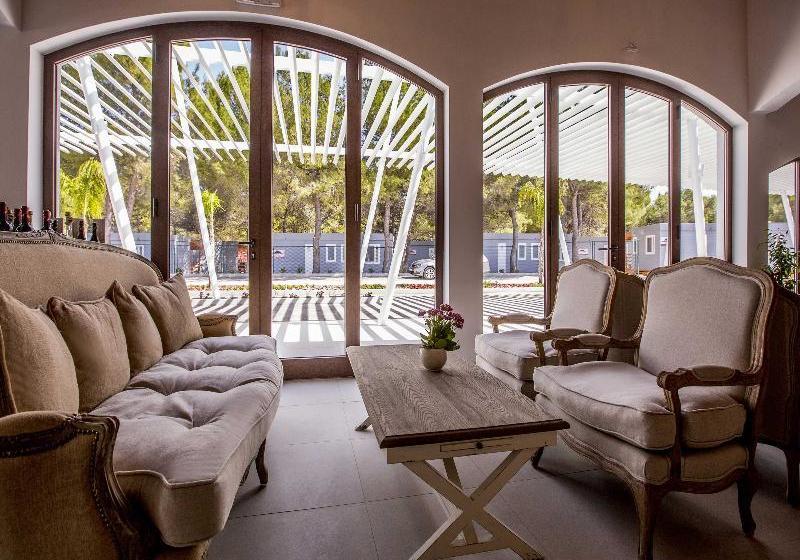 בית מלון כפרי Amadria Park Camping Trogir