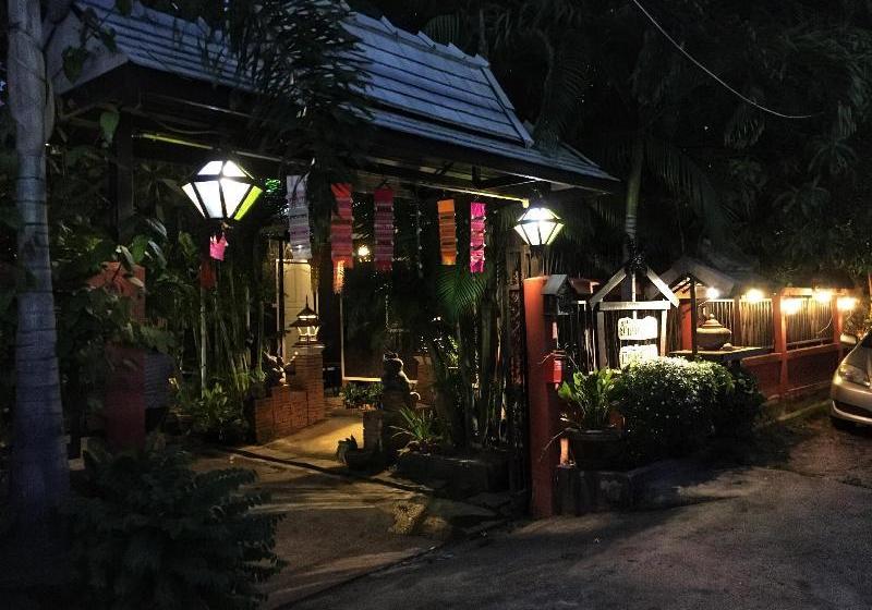 Отель Baan Bua Kum