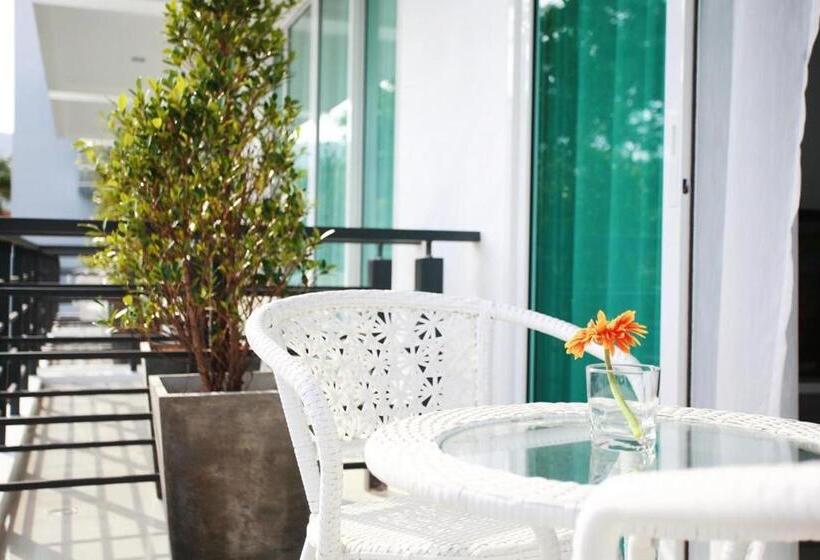 Hotel One World One Home Naiharn