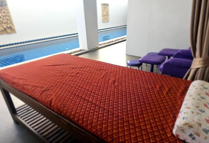 Hotel One World One Home Naiharn