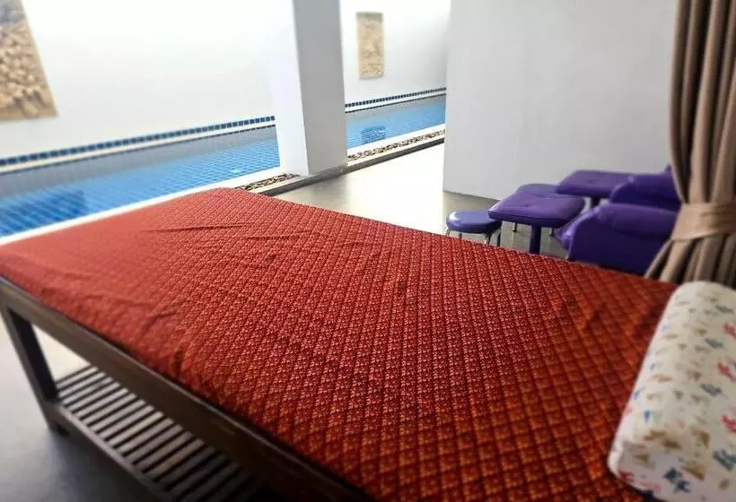 ホテル One World One Home Naiharn