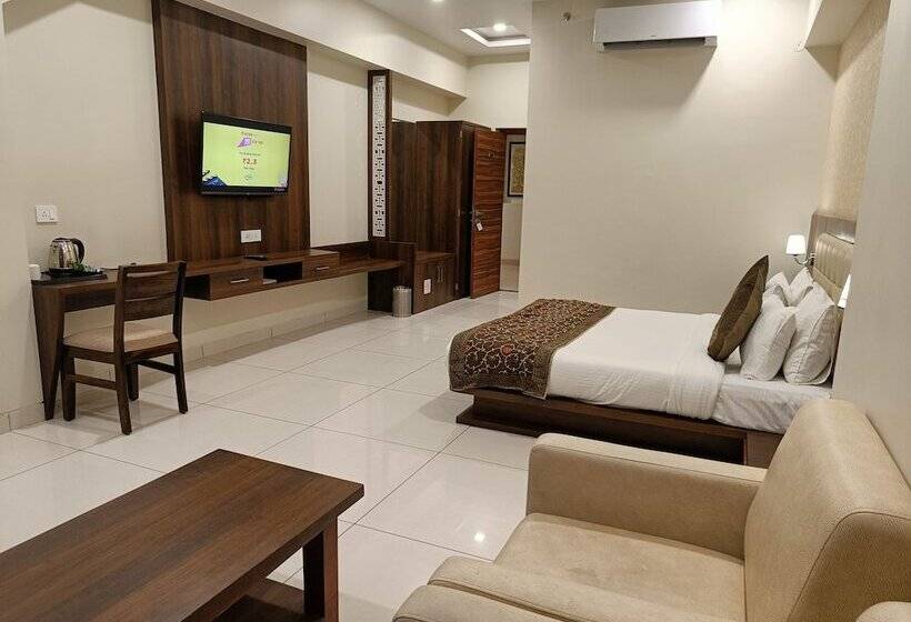 Hotel Savitri Resorts