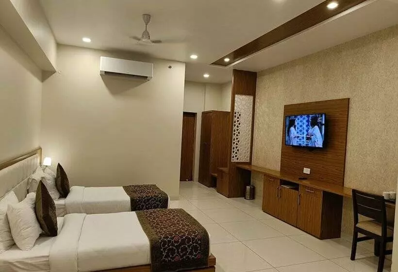 Hotelli Savitri Resorts