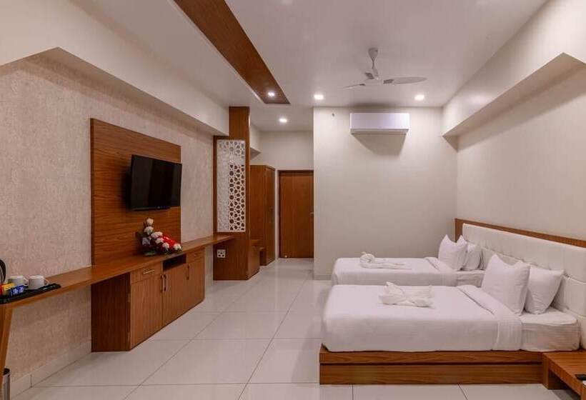 Hotel Savitri Resorts