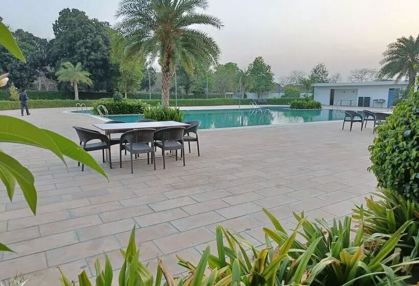 Hotelli Savitri Resorts