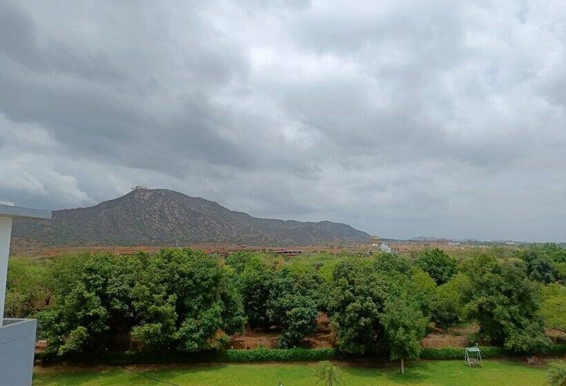 Hotel Savitri Resorts